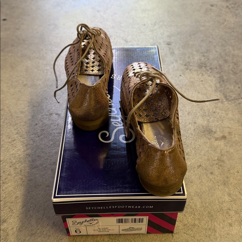 Brand new Seychelles Gold Lace-Up Flats - Picture 4 of 10